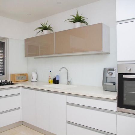 Apartments4You Etsel Bat Yam Eksteriør bilde