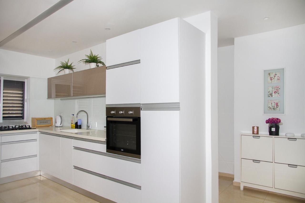 Apartments4You Etsel Bat Yam Eksteriør bilde